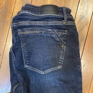 Buckle black new without tags took tags off, washed them and they are to big4 me